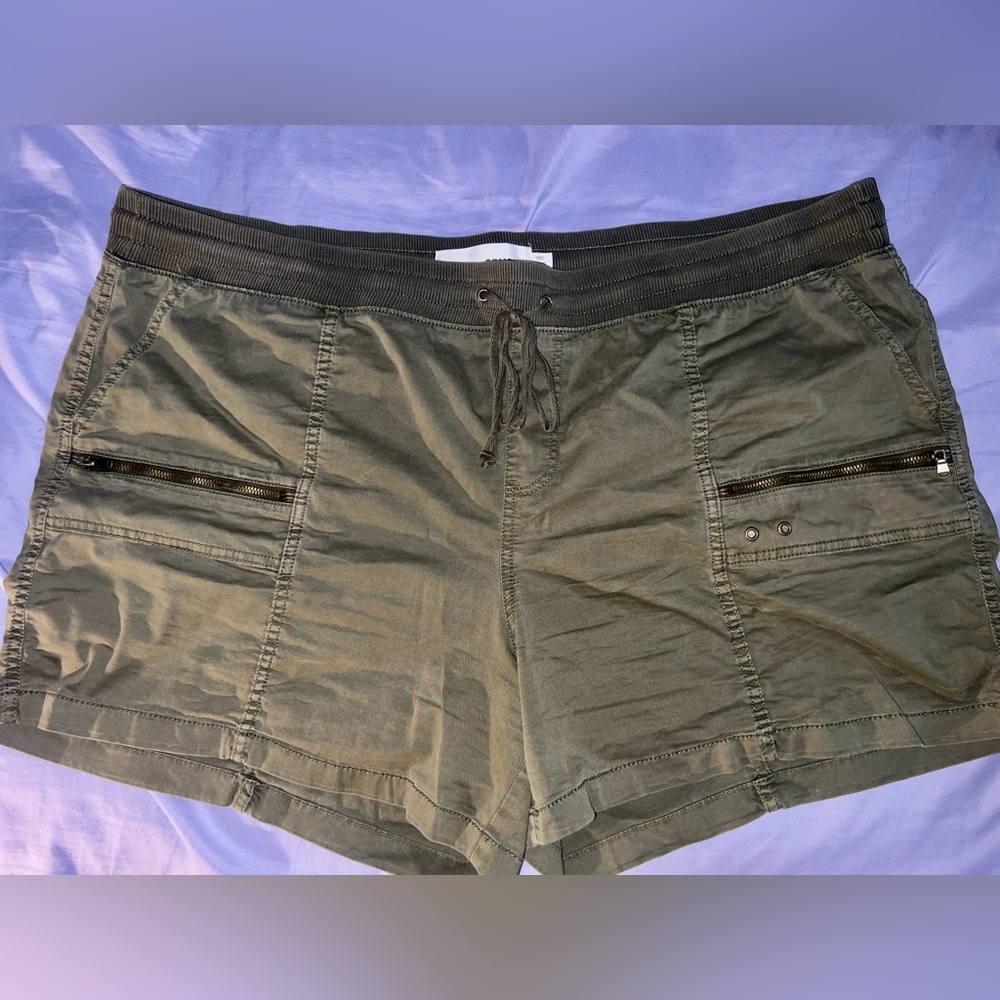 Sonoma Women's Cargo Shorts in Olive